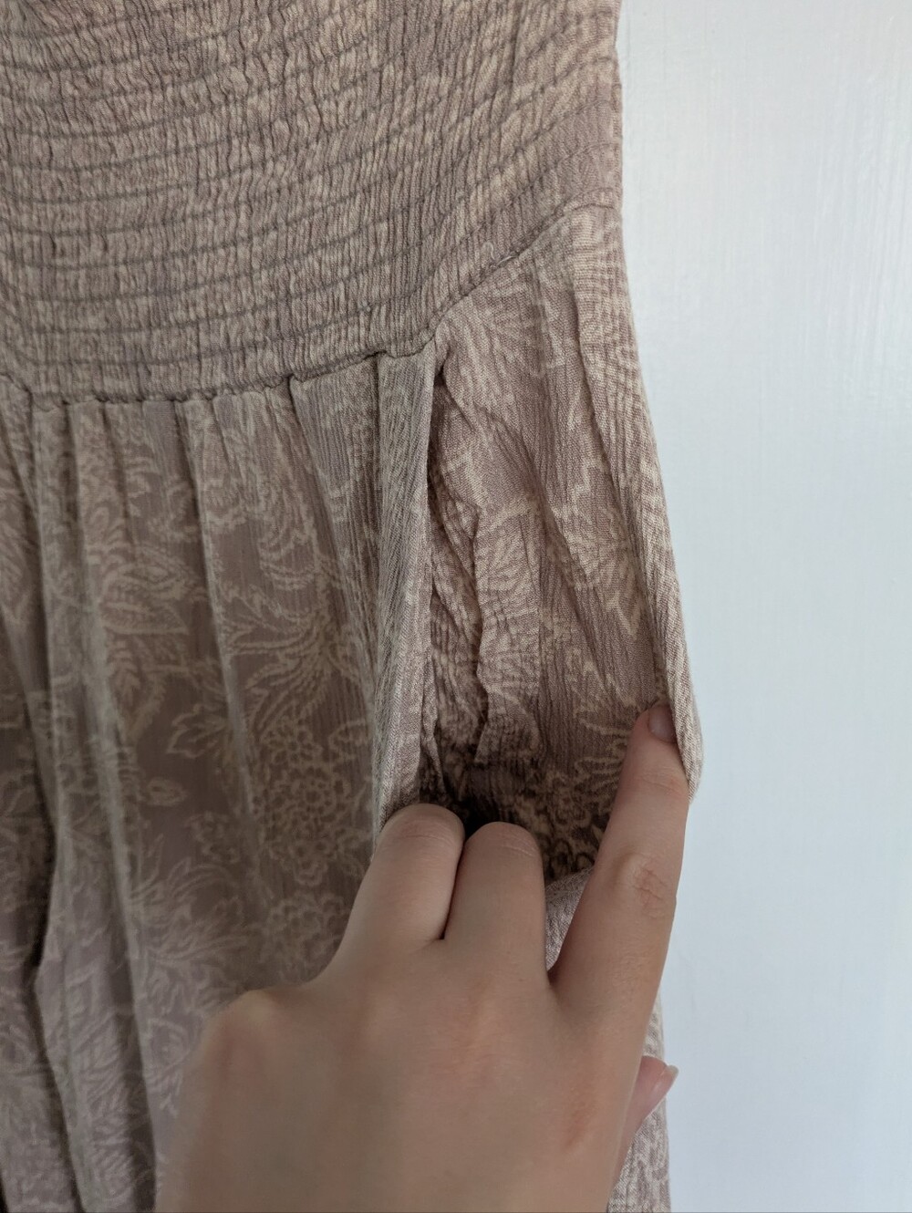 Sozy Felicia Wide Leg Paisley Floral Flowy Capri Pants in Taupe - Picture 4 of 13